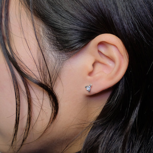 ハチ ピアス - O's garden